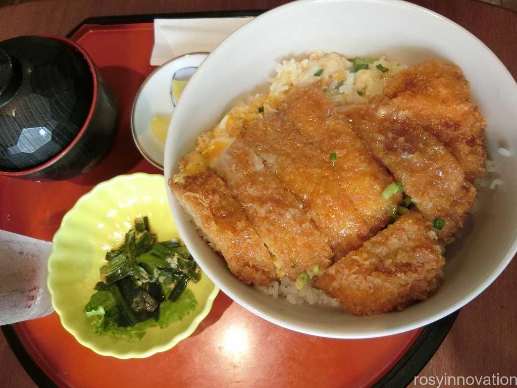 勝央町　パパとママ　カツ丼